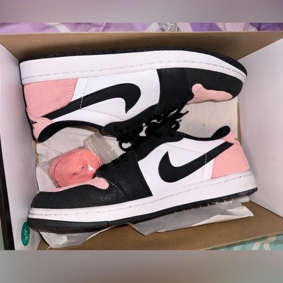 Jordan 1 Low Retro - Bleached Coral - Picture 3 of 6